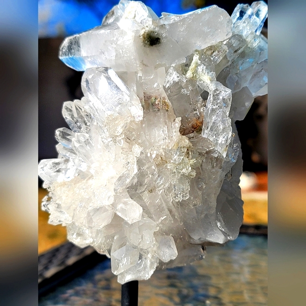 🌟  Powerful Apophyllite Crystal Cluster - Elevate Your Space with Natural Energ